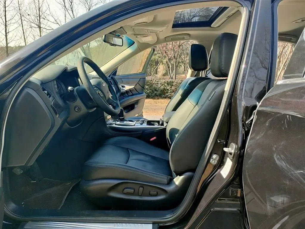 2017 Infiniti Q70 2.5L 222HP V6 7AT,autocango,china used car exporter,china ev exporter,chinese used car exporter,chinese used ev exporter