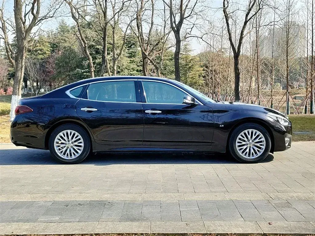 2017 Infiniti Q70 2.5L 222HP V6 7AT,autocango,china used car exporter,china ev exporter,chinese used car exporter,chinese used ev exporter