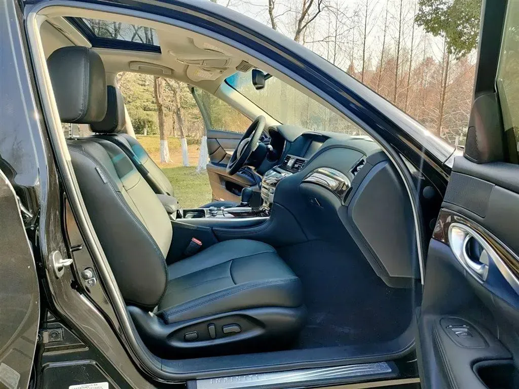 2017 Infiniti Q70 2.5L 222HP V6 7AT,autocango,china used car exporter,china ev exporter,chinese used car exporter,chinese used ev exporter