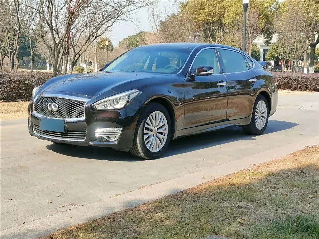2017 Infiniti Q70 2.5L 222HP V6 7AT