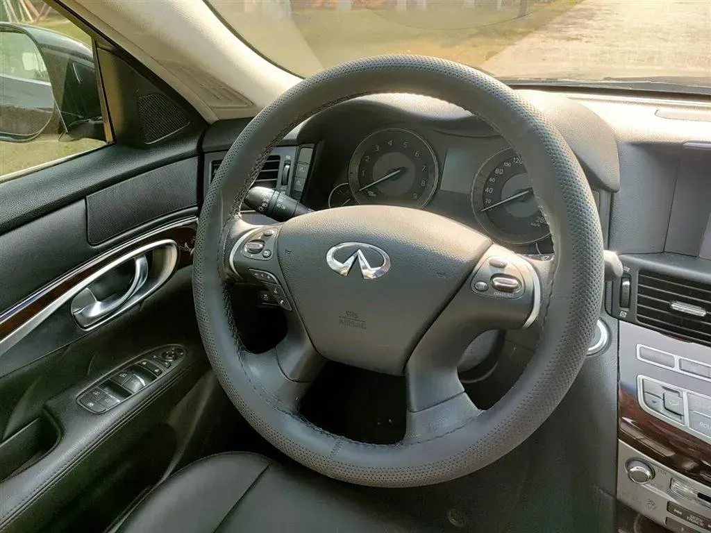 2017 Infiniti Q70 2.5L 222HP V6 7AT,autocango,china used car exporter,china ev exporter,chinese used car exporter,chinese used ev exporter