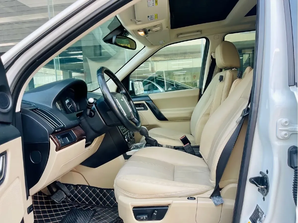 2014 Land Rover Freelander 2 2.0T 240HP L4 6AT,autocango,china used car exporter,china ev exporter,chinese used car exporter,chinese used ev exporter