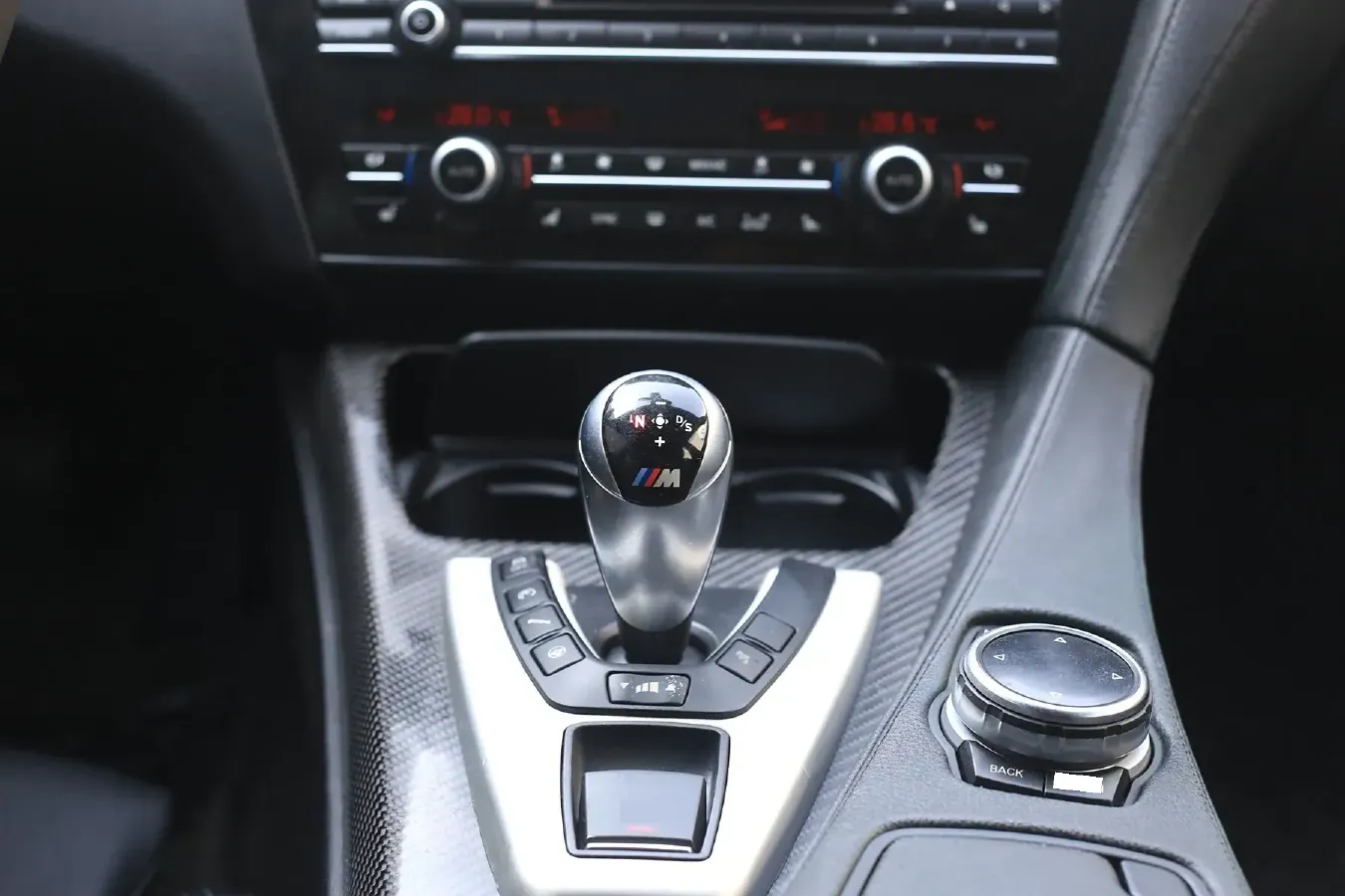 2013 BMW M6 4.4T 560HP V8 7DCT,autocango,china used car exporter,china ev exporter,chinese used car exporter,chinese used ev exporter