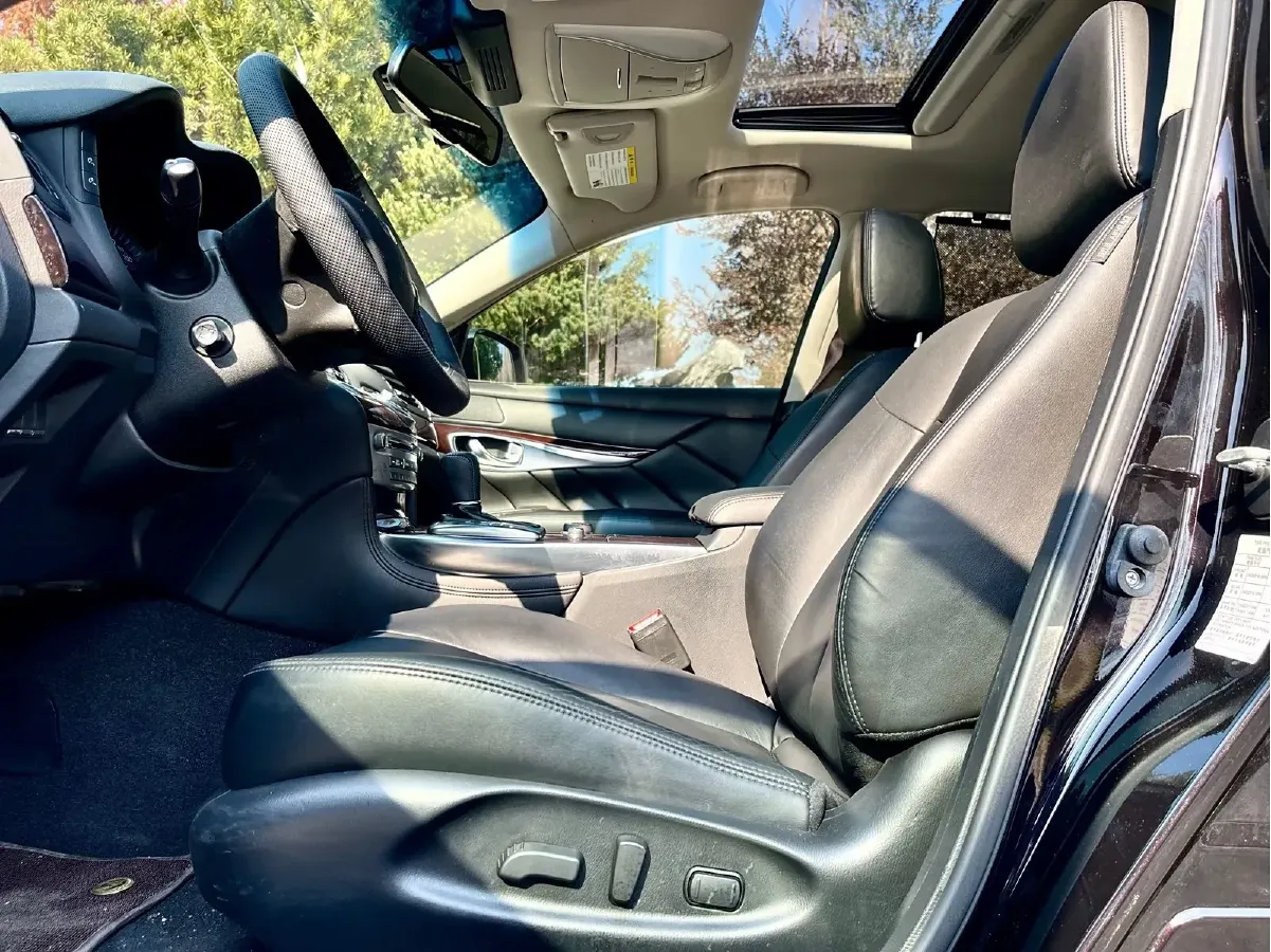 2017 Infiniti Q70 2.5L 222HP V6 7AT,autocango,china used car exporter,china ev exporter,chinese used car exporter,chinese used ev exporter