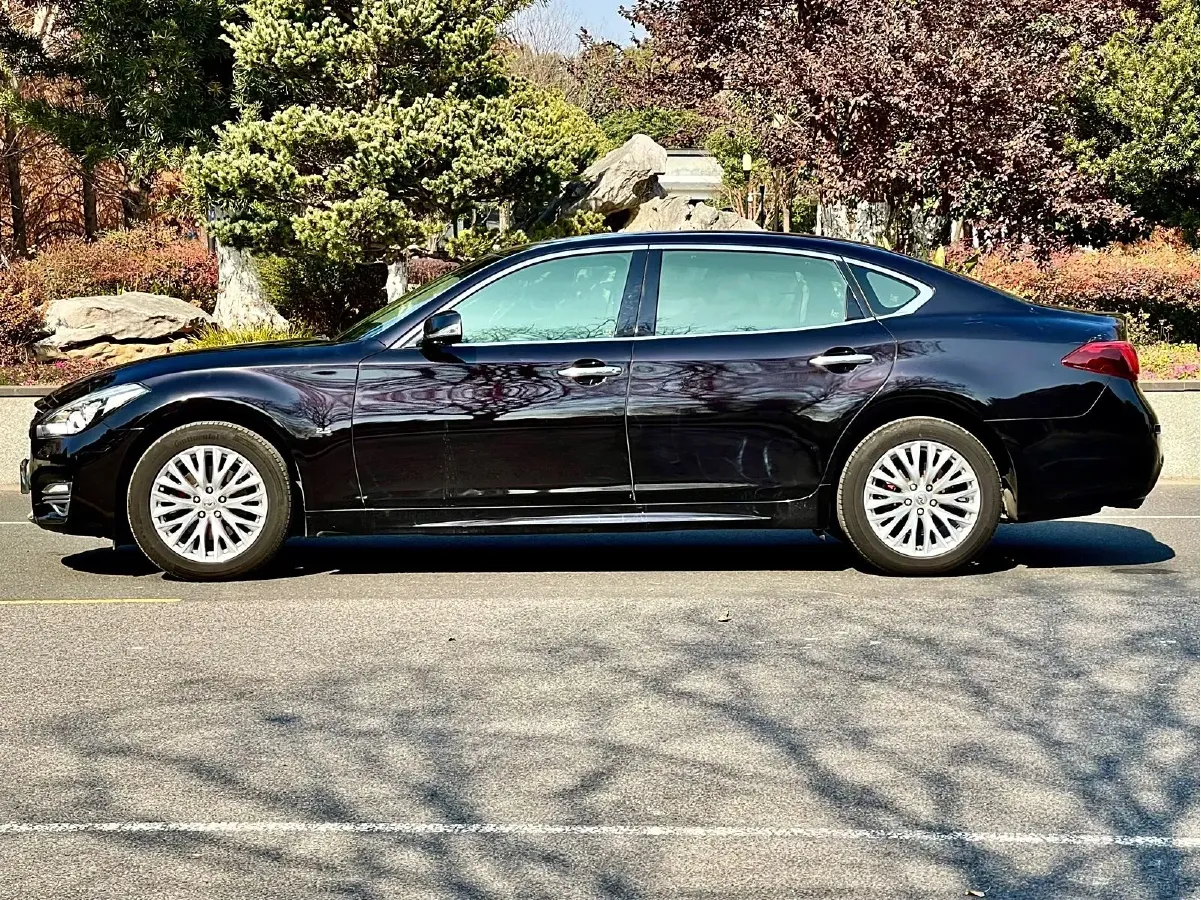 2017 Infiniti Q70 2.5L 222HP V6 7AT,autocango,china used car exporter,china ev exporter,chinese used car exporter,chinese used ev exporter