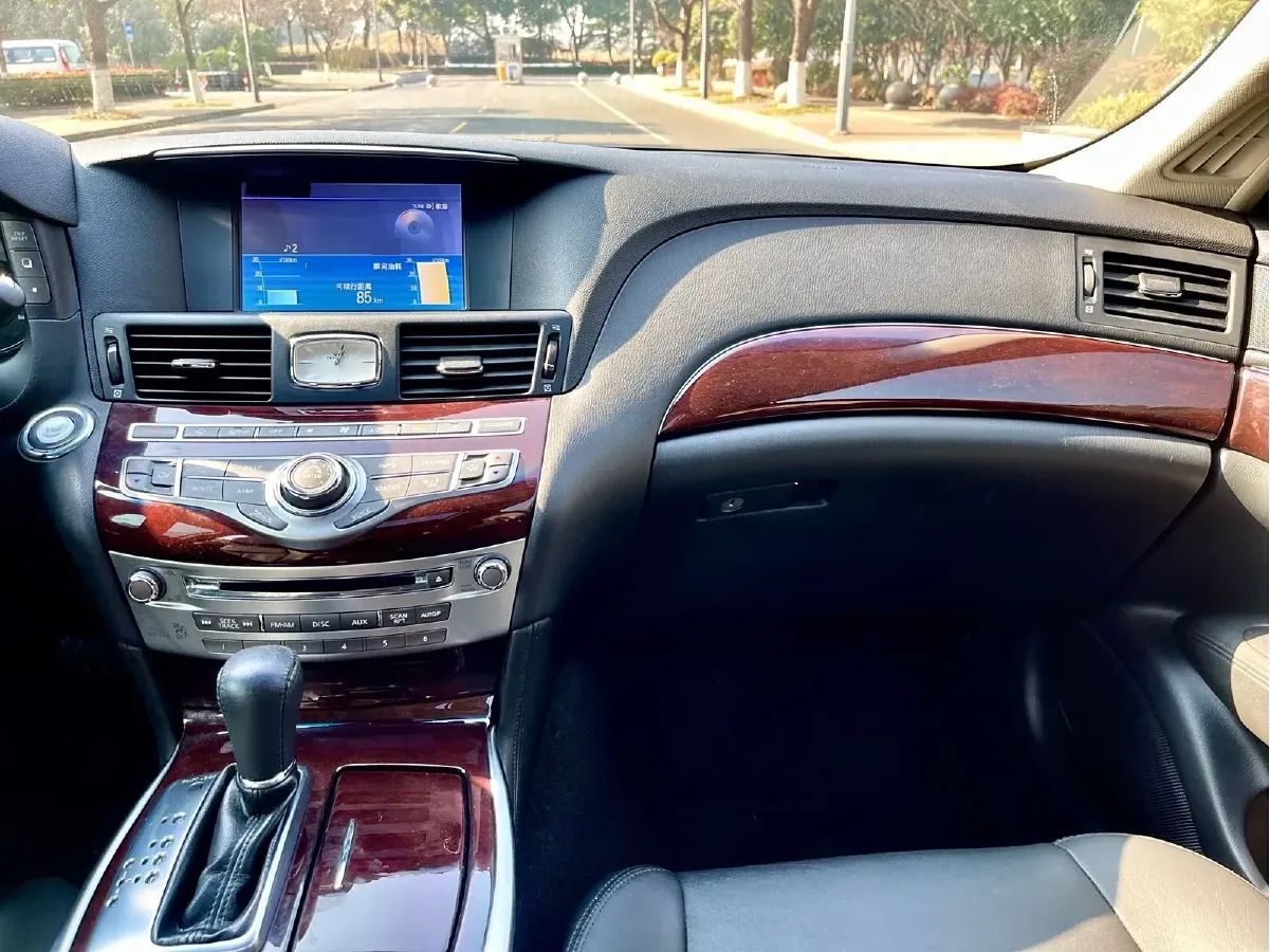 2017 Infiniti Q70 2.5L 222HP V6 7AT,autocango,china used car exporter,china ev exporter,chinese used car exporter,chinese used ev exporter