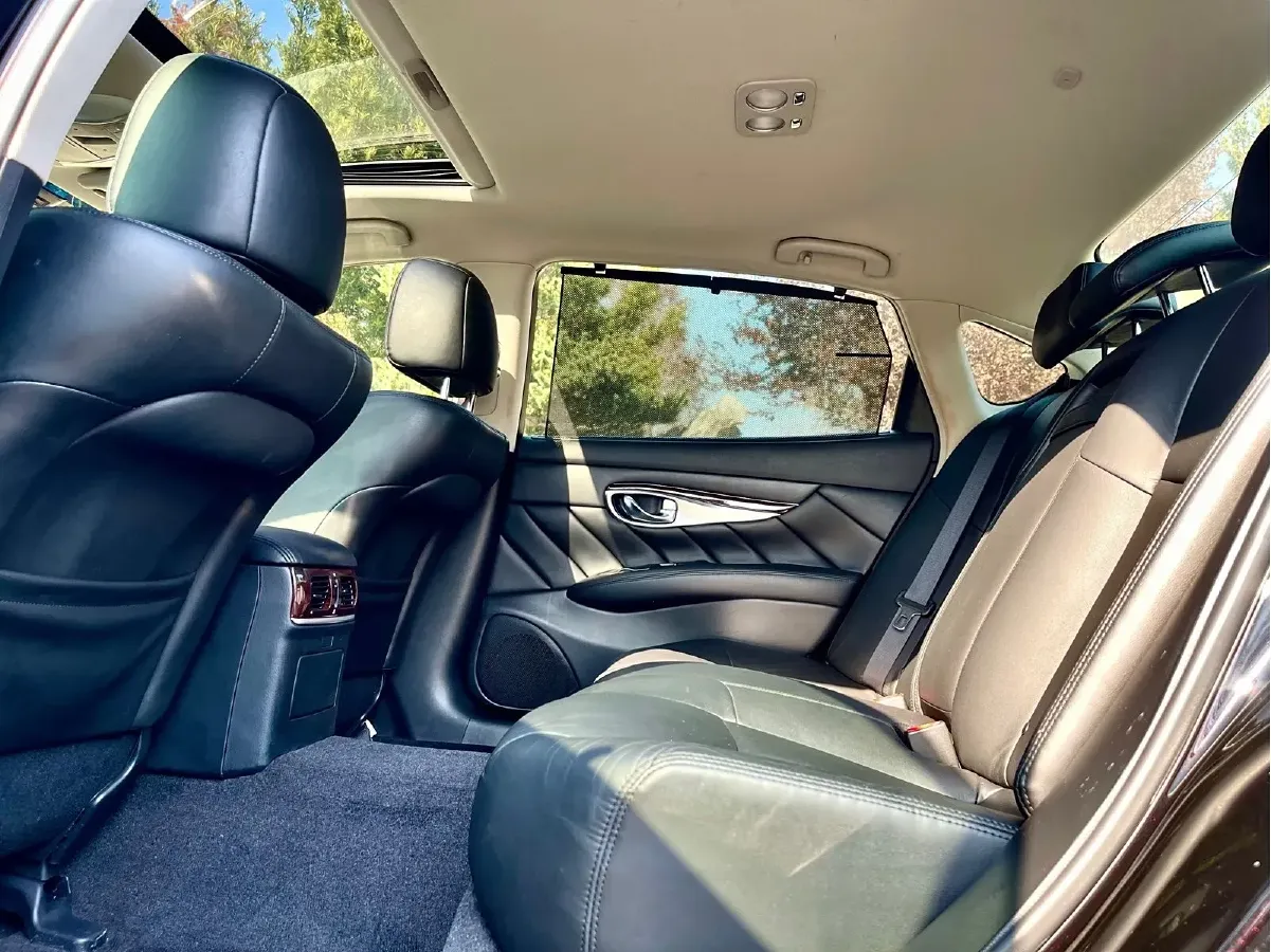 2017 Infiniti Q70 2.5L 222HP V6 7AT,autocango,china used car exporter,china ev exporter,chinese used car exporter,chinese used ev exporter