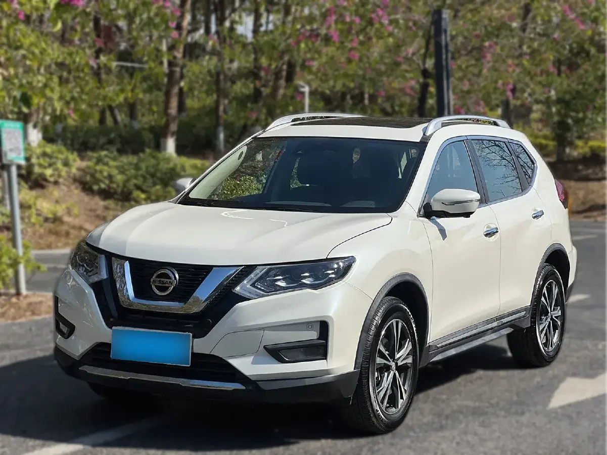2021 Nissan X-Trail 2.5L 181HP L4 CVT