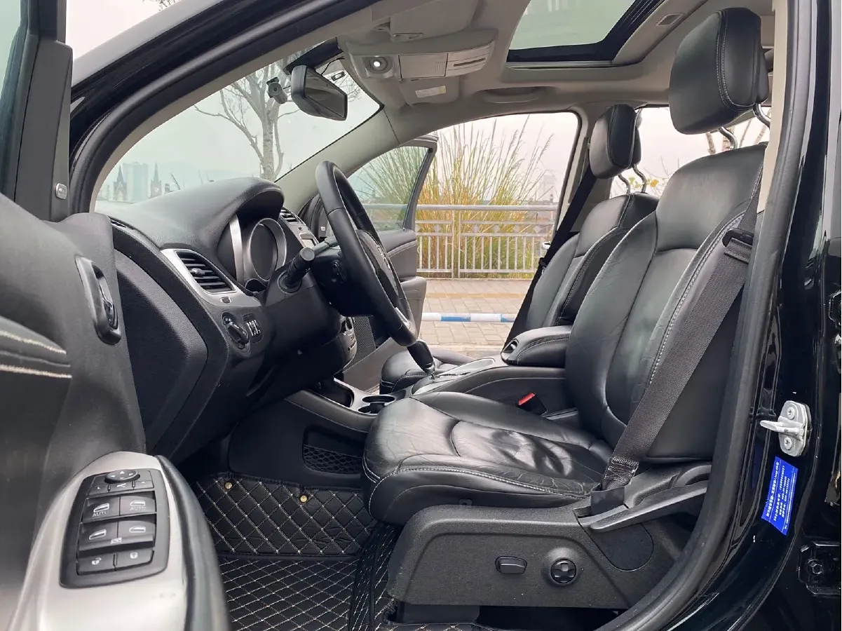 2015 Dodge JCUV 2.0T 170HP L4 6AT,autocango,china used car exporter,china ev exporter,chinese used car exporter,chinese used ev exporter