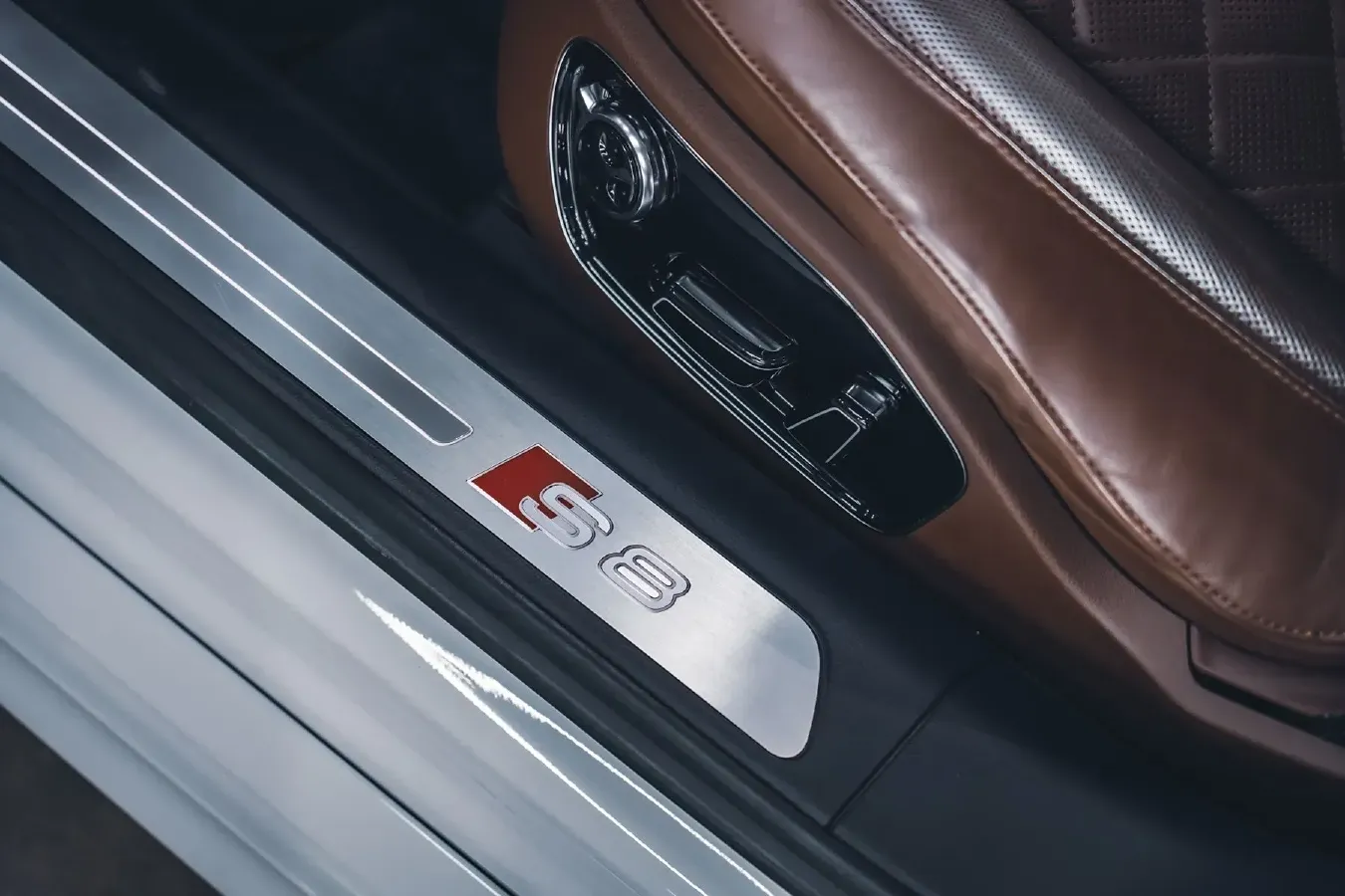 2013 Audi S8 4.0T 520HP V8 8AT,autocango,china used car exporter,china ev exporter,chinese used car exporter,chinese used ev exporter