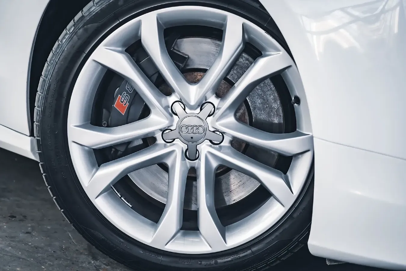 2013 Audi S8 4.0T 520HP V8 8AT,autocango,china used car exporter,china ev exporter,chinese used car exporter,chinese used ev exporter