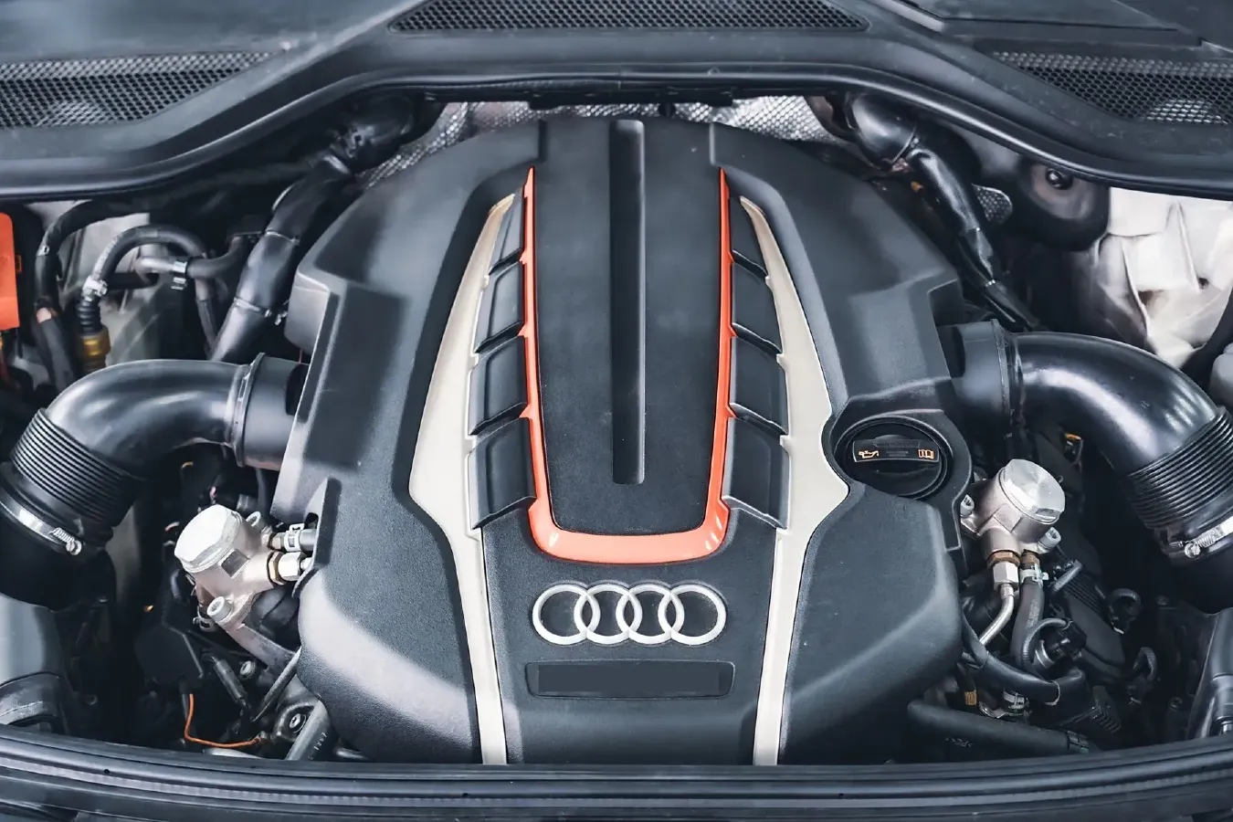 2013 Audi S8 4.0T 520HP V8 8AT,autocango,china used car exporter,china ev exporter,chinese used car exporter,chinese used ev exporter