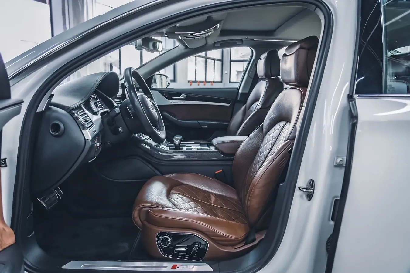 2013 Audi S8 4.0T 520HP V8 8AT,autocango,china used car exporter,china ev exporter,chinese used car exporter,chinese used ev exporter