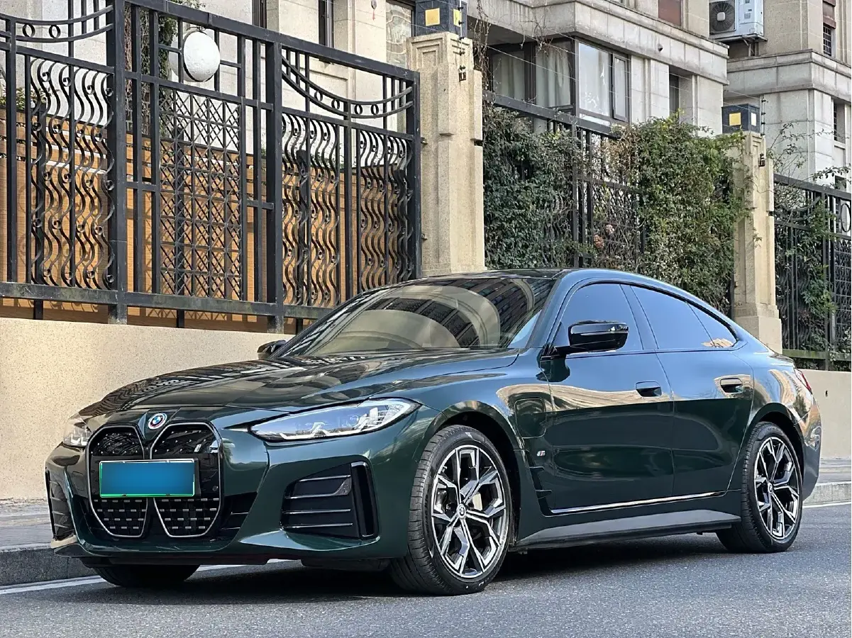 2022 BMW i4 BEV 83.9KWH