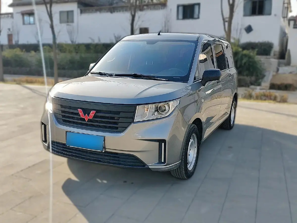 2020 WuLing HongGuang Plus 1.5L 99HP L4 6MT