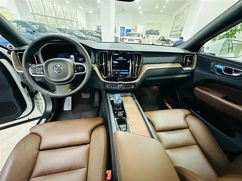 2023 Volvo XC60 PHEV 2.0T 310HP L4 8AT PHEV 18.8KWH,autocango,china used car exporter,china ev exporter,chinese used car exporter,chinese used ev exporter
