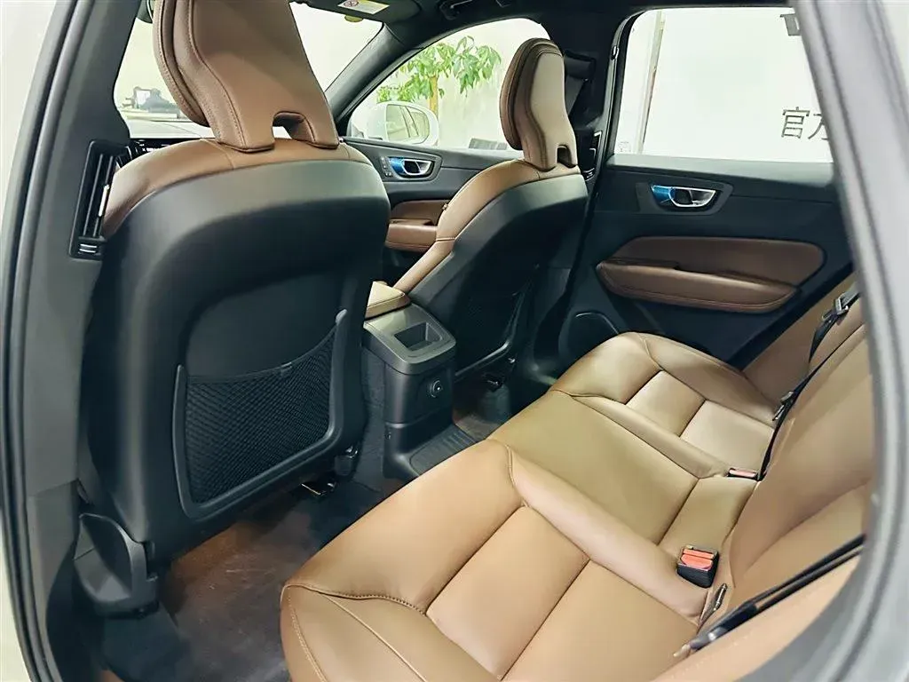 2023 Volvo XC60 PHEV 2.0T 310HP L4 8AT PHEV 18.8KWH,autocango,china used car exporter,china ev exporter,chinese used car exporter,chinese used ev exporter