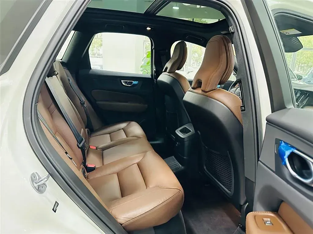 2023 Volvo XC60 PHEV 2.0T 310HP L4 8AT PHEV 18.8KWH,autocango,china used car exporter,china ev exporter,chinese used car exporter,chinese used ev exporter