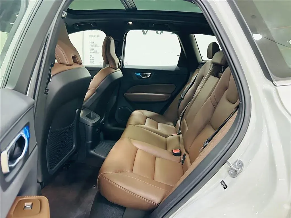 2023 Volvo XC60 PHEV 2.0T 310HP L4 8AT PHEV 18.8KWH,autocango,china used car exporter,china ev exporter,chinese used car exporter,chinese used ev exporter