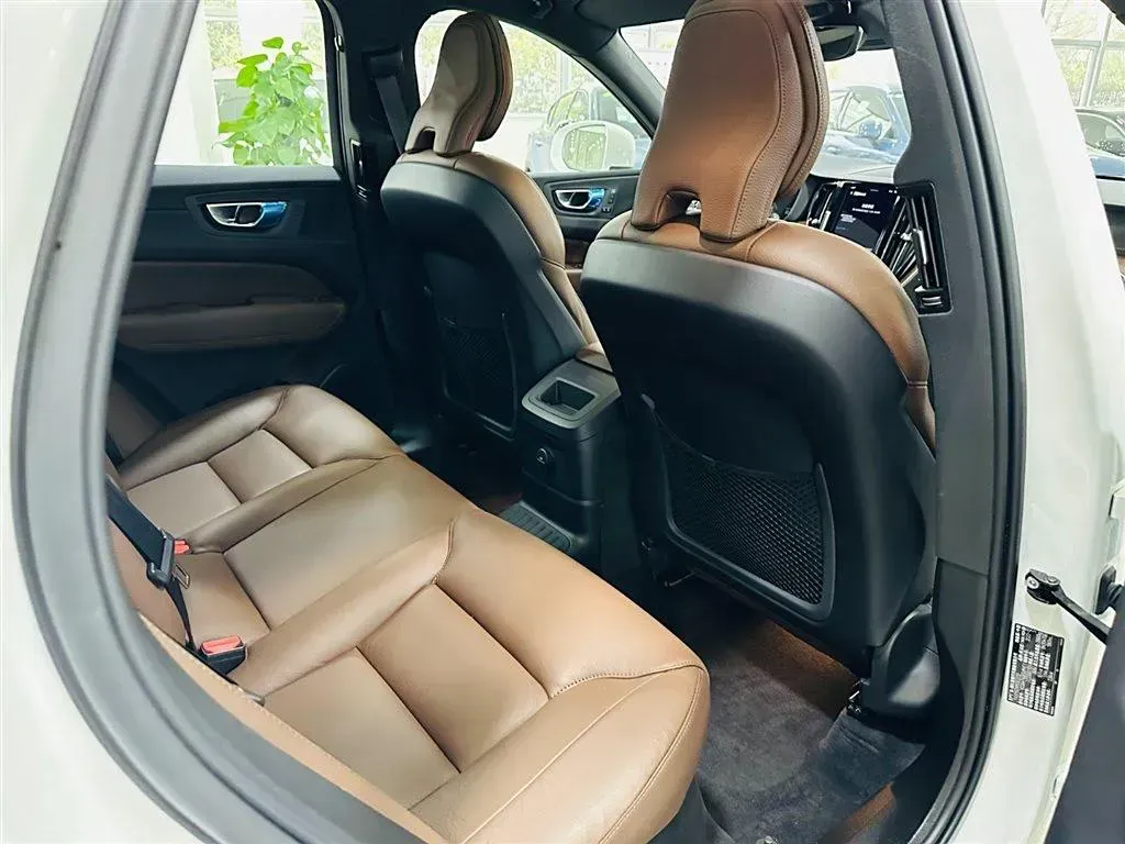 2023 Volvo XC60 PHEV 2.0T 310HP L4 8AT PHEV 18.8KWH,autocango,china used car exporter,china ev exporter,chinese used car exporter,chinese used ev exporter