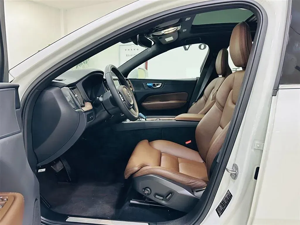 2023 Volvo XC60 PHEV 2.0T 310HP L4 8AT PHEV 18.8KWH,autocango,china used car exporter,china ev exporter,chinese used car exporter,chinese used ev exporter