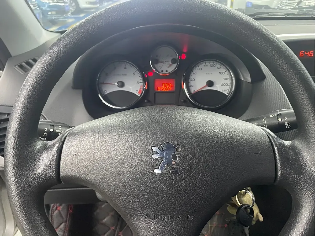 2011 Peugeot 207 1.4L 76HP L4 5MT,autocango,china used car exporter,china ev exporter,chinese used car exporter,chinese used ev exporter