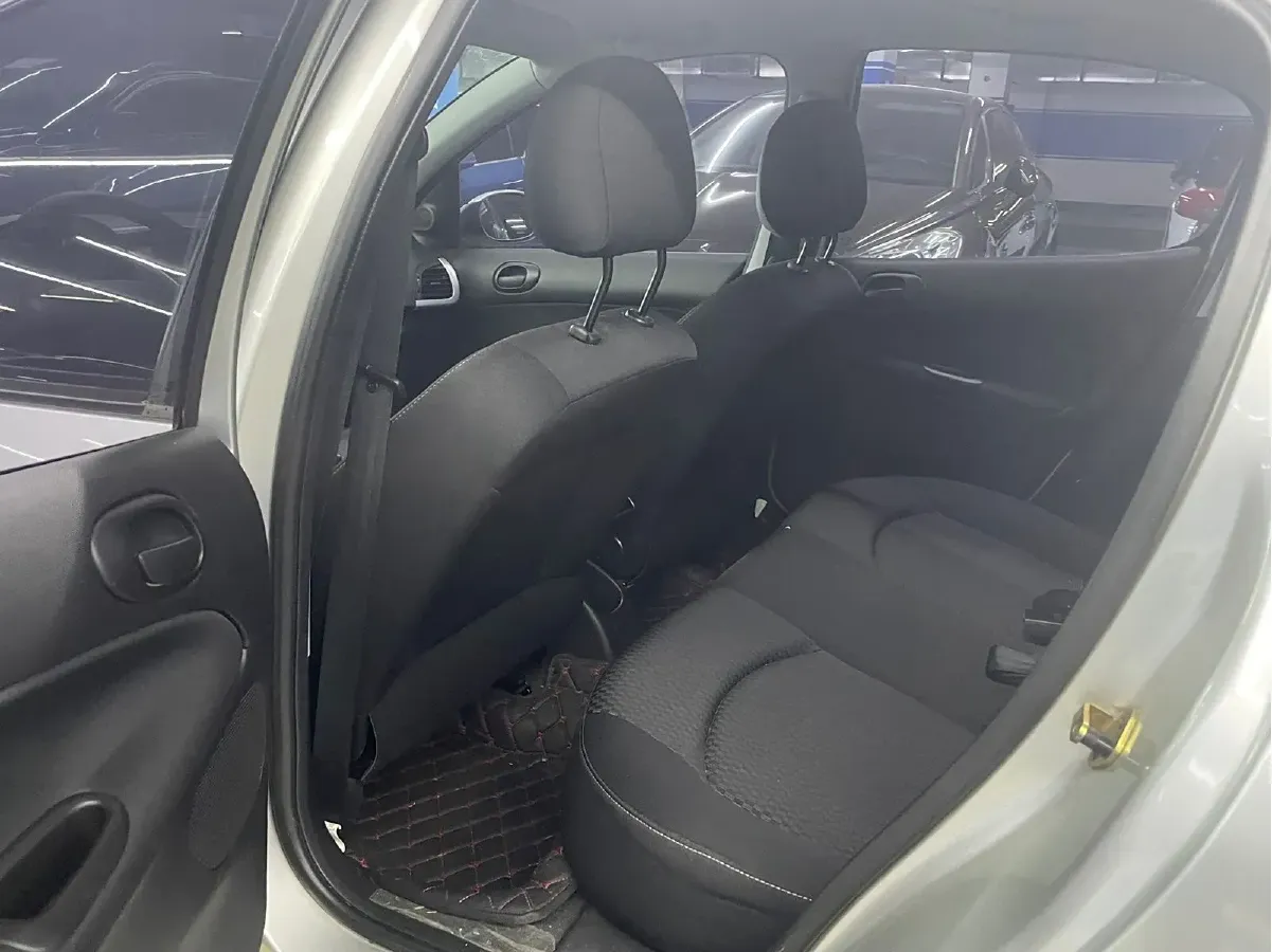 2011 Peugeot 207 1.4L 76HP L4 5MT,autocango,china used car exporter,china ev exporter,chinese used car exporter,chinese used ev exporter