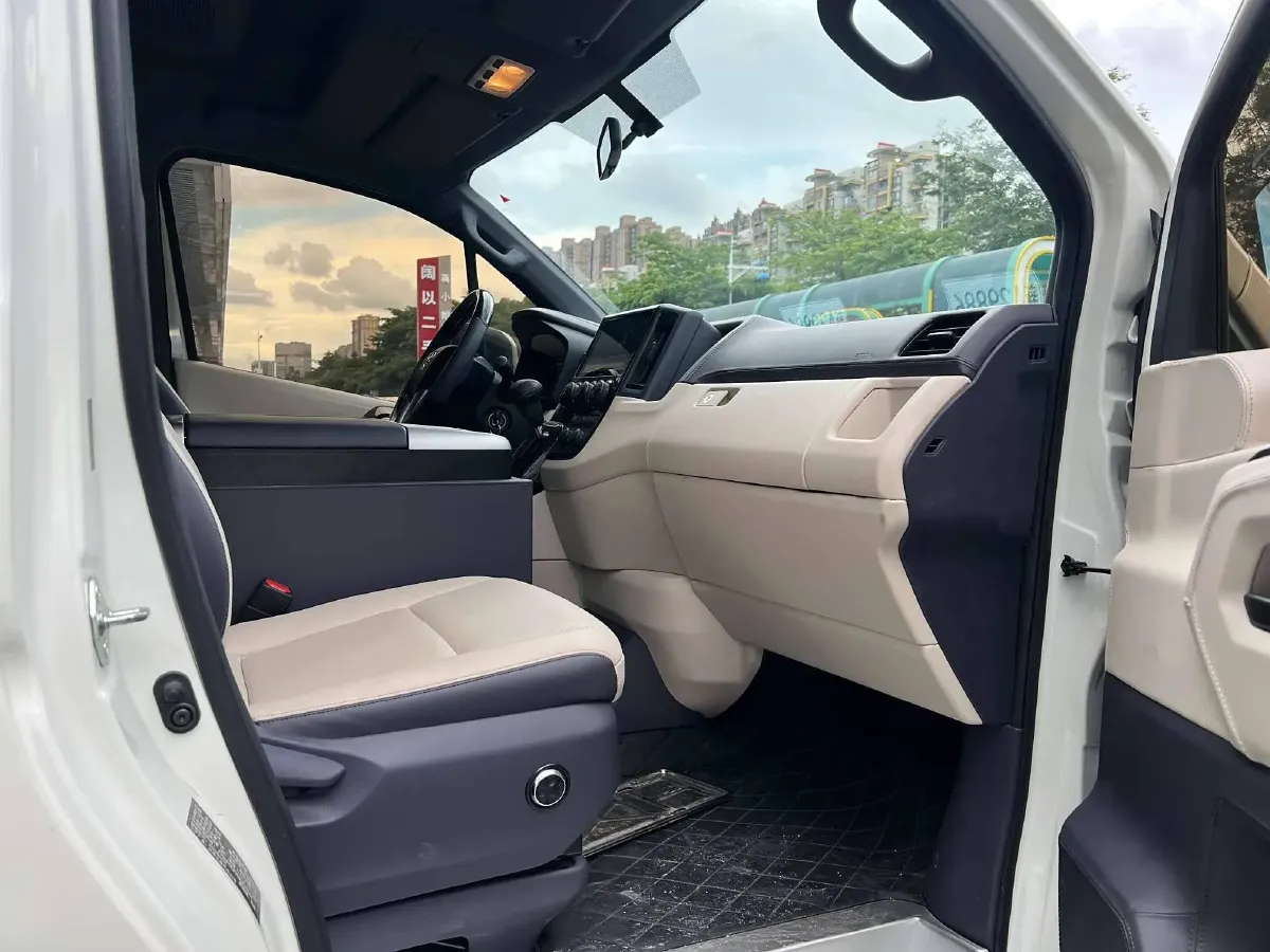 2011 Toyota Hiace 2.7L 154HP L4 4AT,autocango,china used car exporter,china ev exporter,chinese used car exporter,chinese used ev exporter