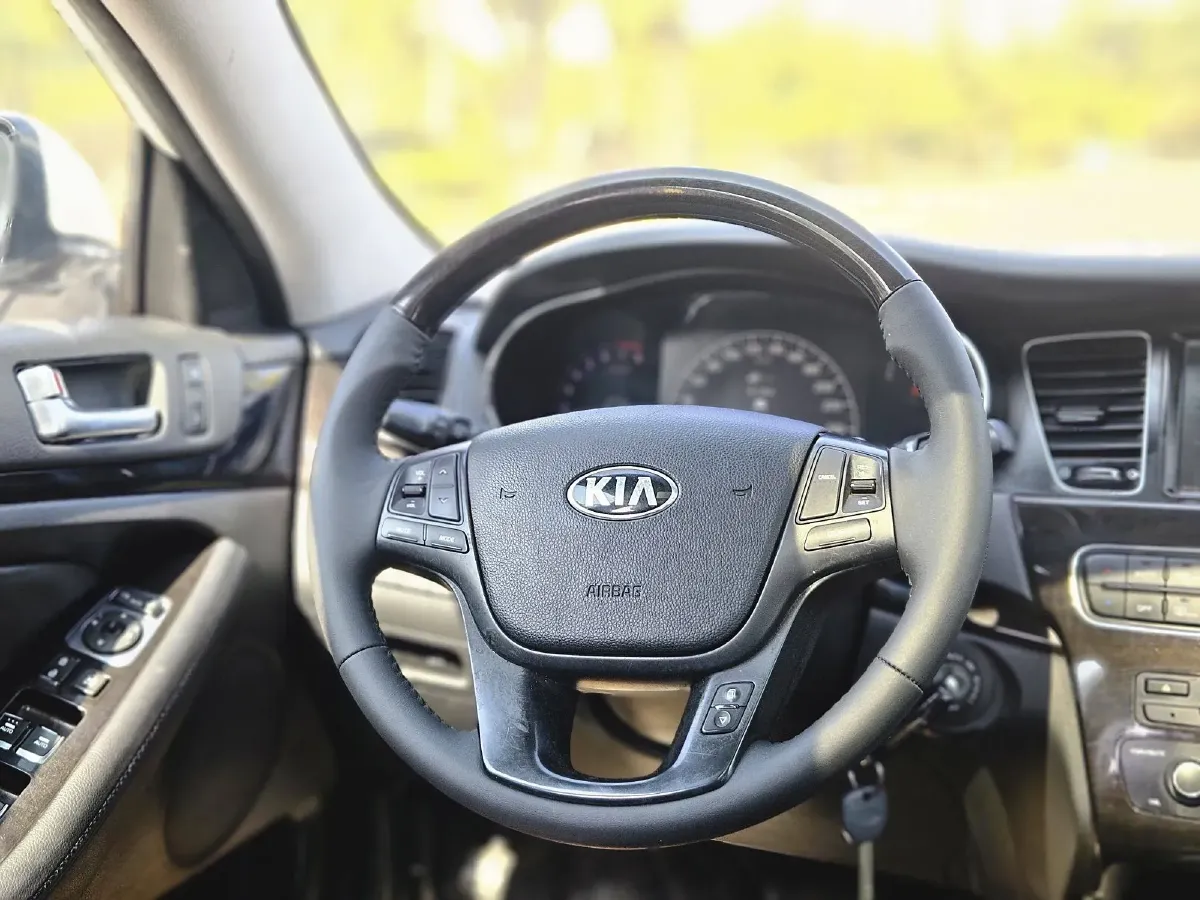 2013 Kia Cadenza 2.4L 180HP L4 6AT,autocango,china used car exporter,china ev exporter,chinese used car exporter,chinese used ev exporter