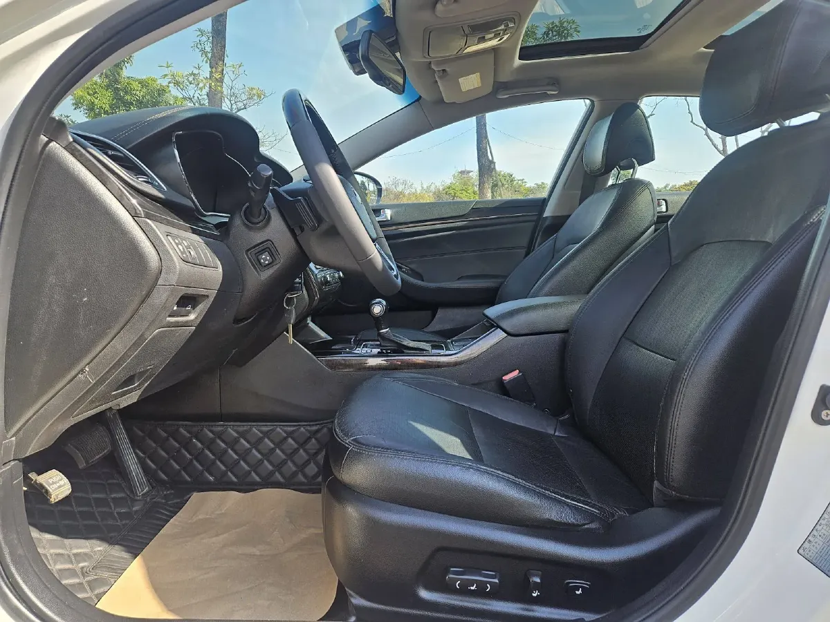 2013 Kia Cadenza 2.4L 180HP L4 6AT,autocango,china used car exporter,china ev exporter,chinese used car exporter,chinese used ev exporter