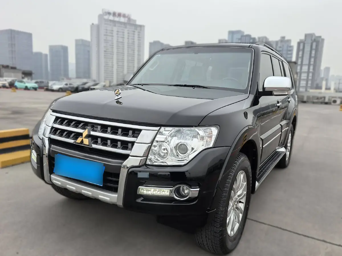 2011 Mitsubishi Pajero 3.8L 243HP V6 5AT