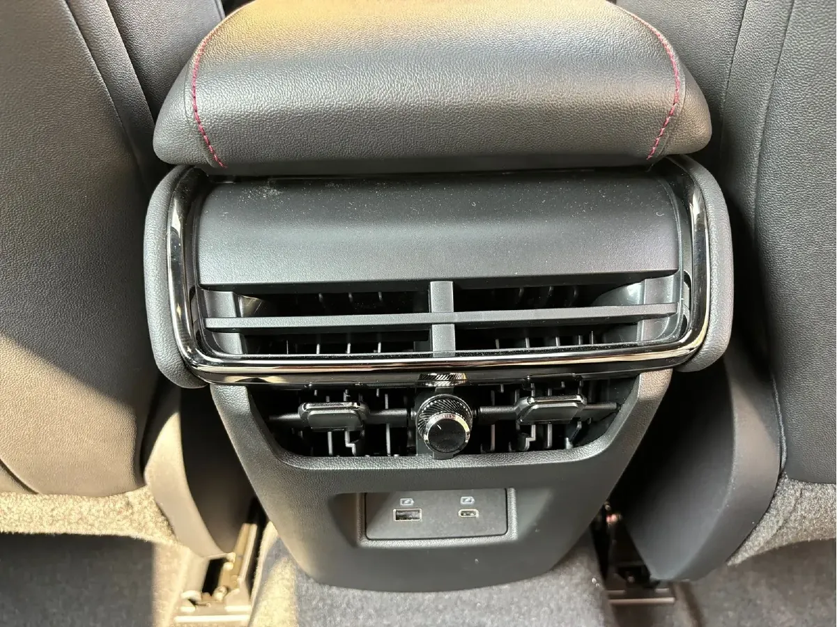 2025 Ford Mondeo 1.5T 190HP L4 8AT,autocango,china used car exporter,china ev exporter,chinese used car exporter,chinese used ev exporter