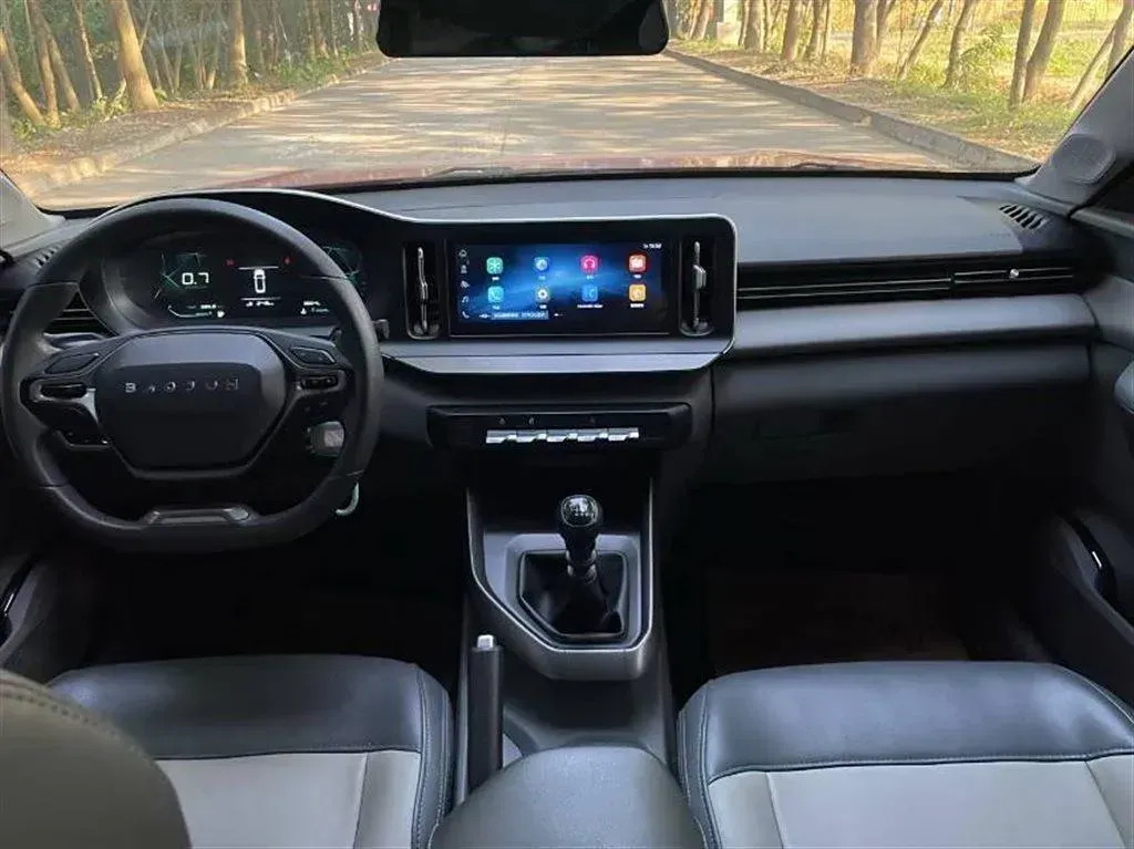 2020 BaoJun RC-5 1.5L 99HP L4 6MT,autocango,china used car exporter,china ev exporter,chinese used car exporter,chinese used ev exporter