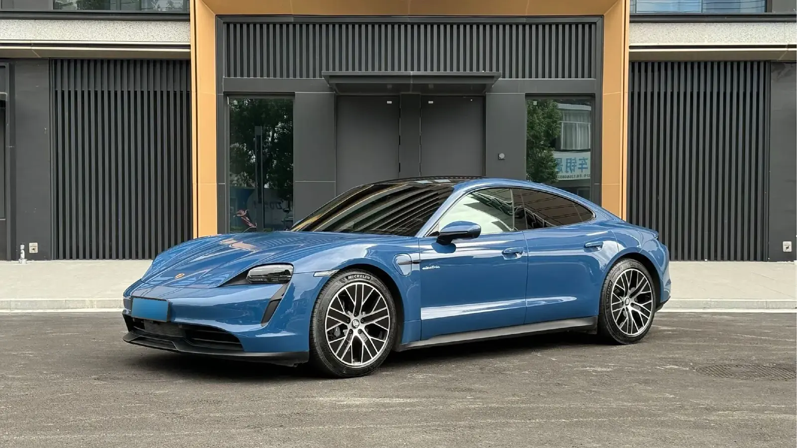2020 Porsche Taycan 2AT BEV 79.2KWH