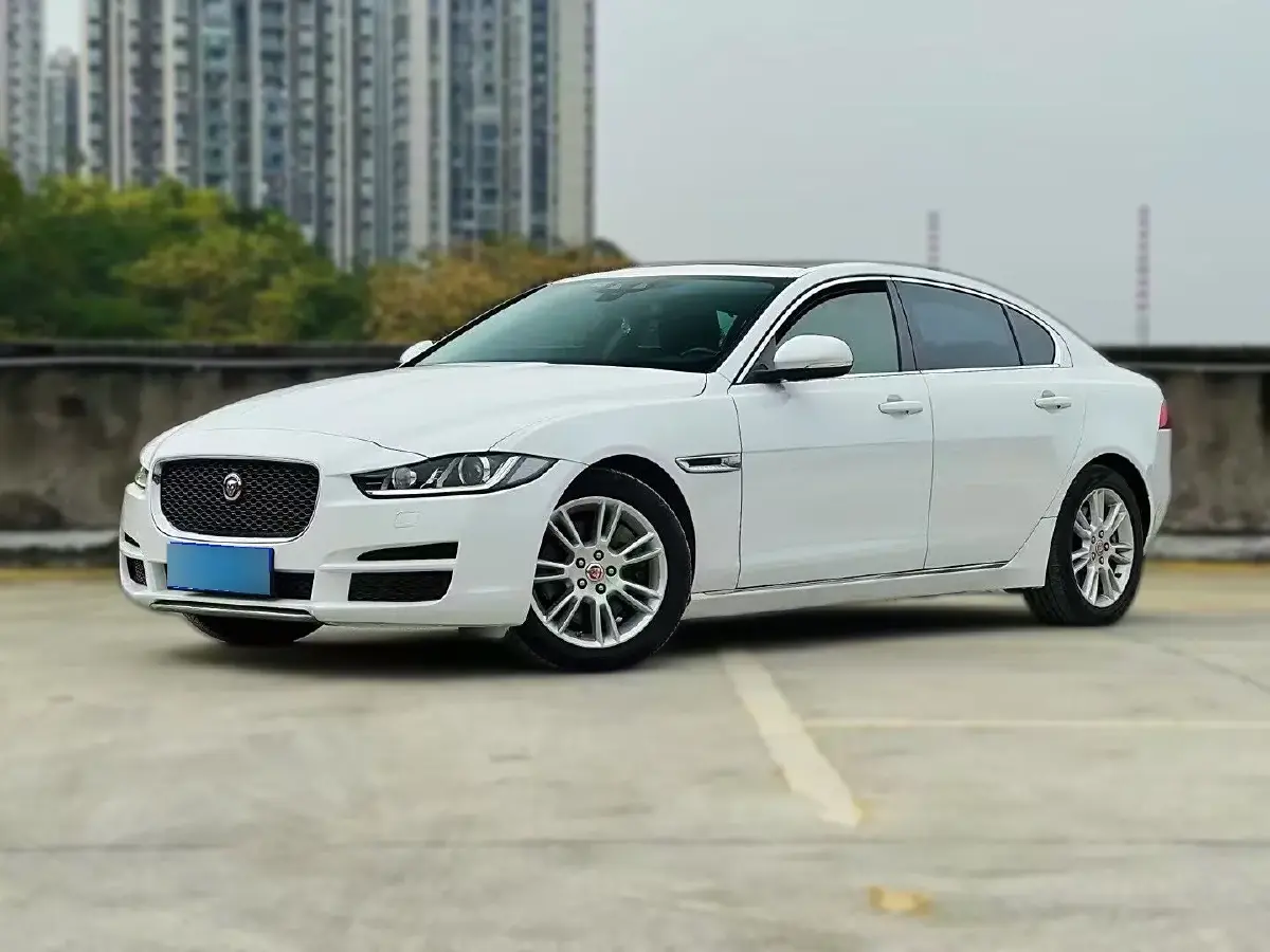 2018 Jaguar XEL 2.0T 200HP L4 8AT