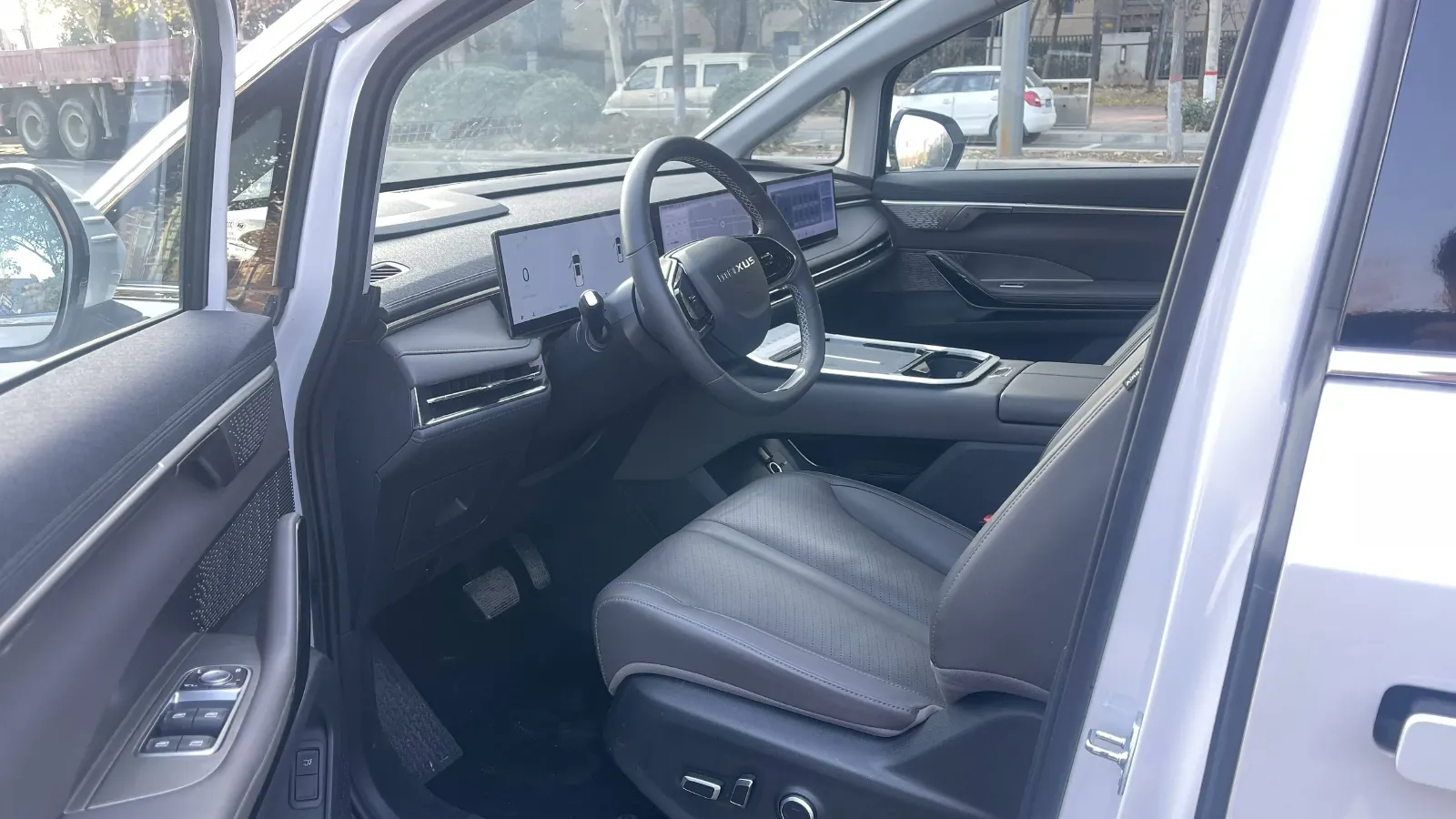 2024 MAXUS G70 2.0T 234HP L4 9AT,autocango,china used car exporter,china ev exporter,chinese used car exporter,chinese used ev exporter