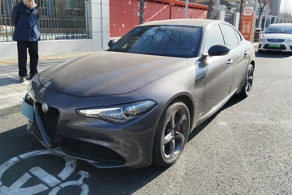 2019 Alfa Romeo Giulia 2.0T 280HP L4 8AT