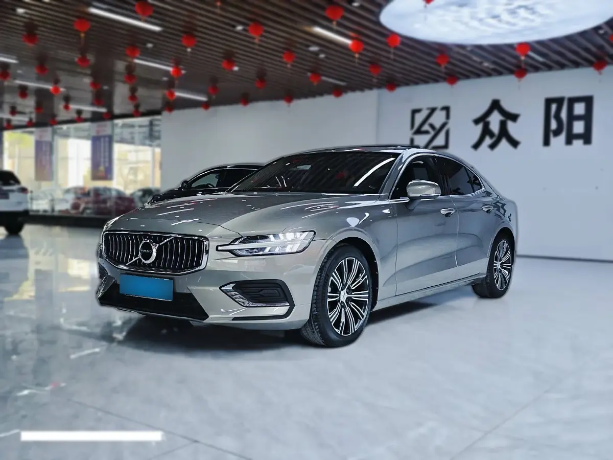 2022 Volvo S60 2.0T 197HP L4 8AT