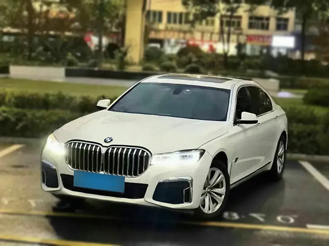 2013 BMW 7 Series 3.0L 258HP L6 8AT