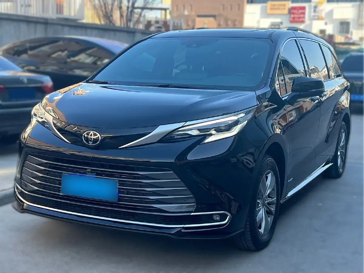 2024 Toyota Sienna 2.5L 189HP L4 E-CVT Hybrid