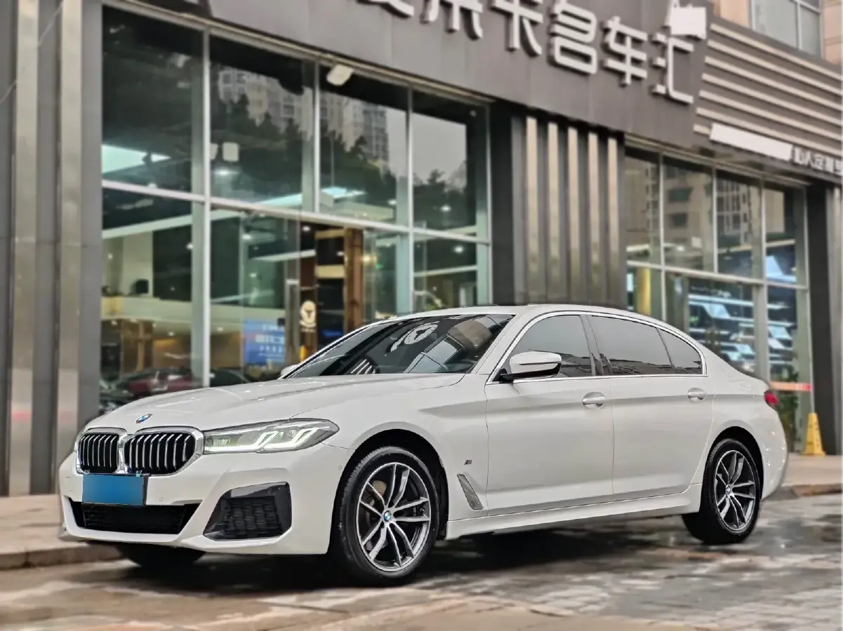 2022 BMW 5 Series 2.0T 184HP L4 8AT