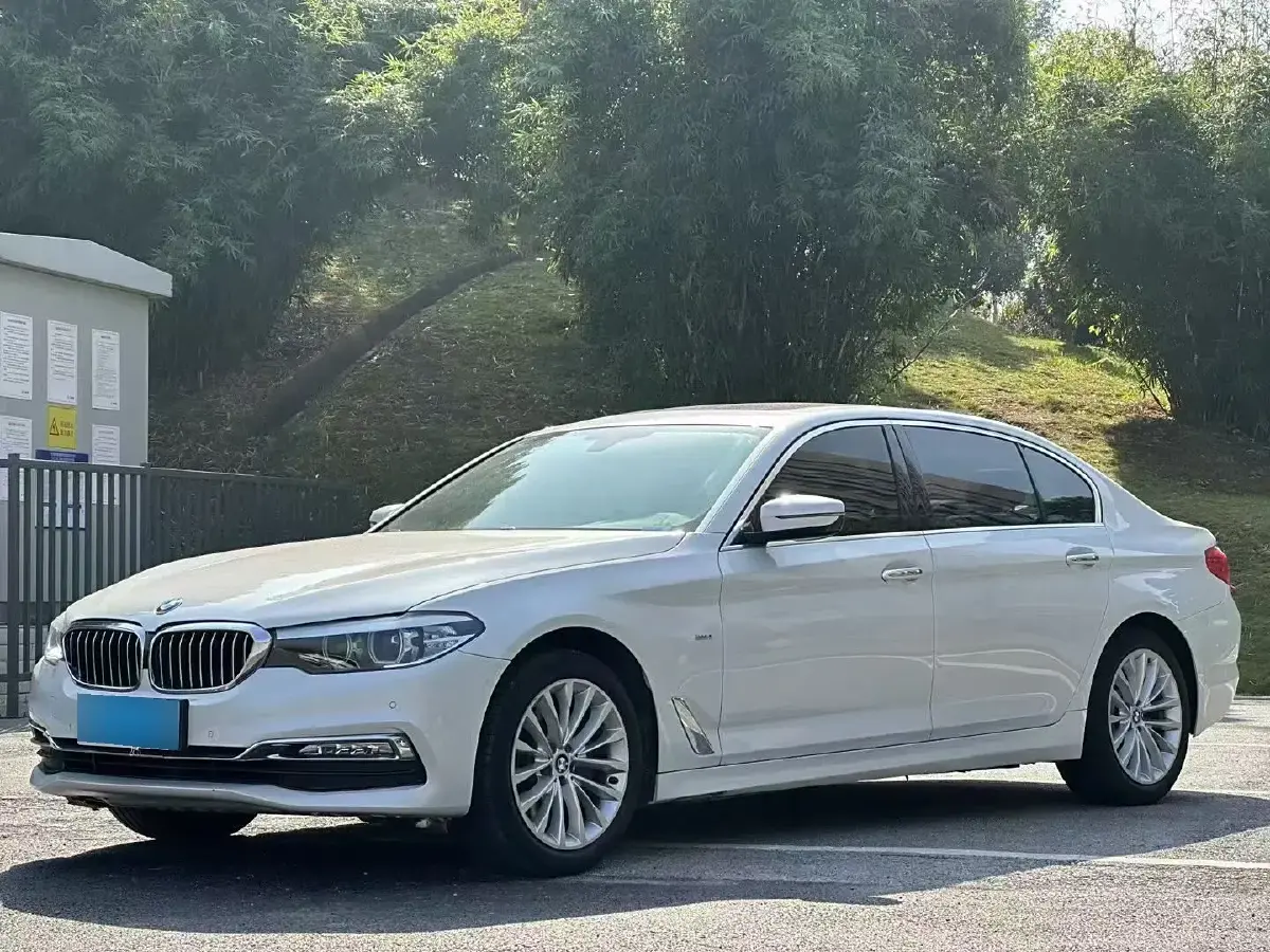 2018 BMW 5 Series 2.0T 184HP L4 8AT