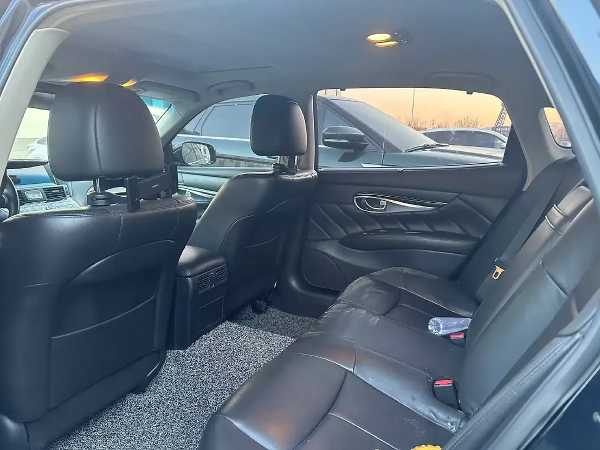 2017 Infiniti Q70 2.5L 222HP V6 7AT,autocango,china used car exporter,china ev exporter,chinese used car exporter,chinese used ev exporter