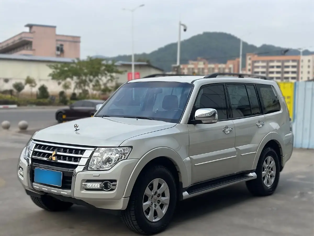 2020 Mitsubishi Pajero 3.0L 174HP V6 5AT