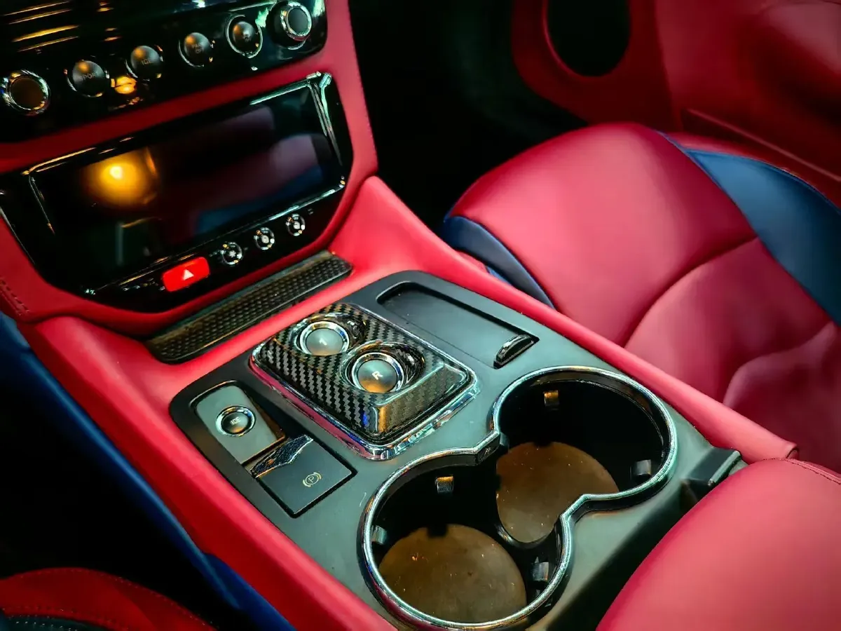 2013 Maserati GranTurismo 4.7L 460HP V8 6AT,autocango,china used car exporter,china ev exporter,chinese used car exporter,chinese used ev exporter