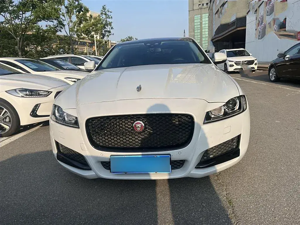 2020 Jaguar XFL 2.0T 200HP L4 8AT