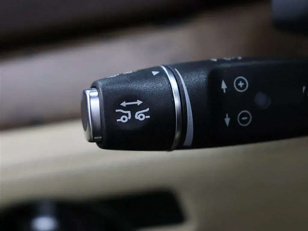 2017 Mercedes-Benz SL Class 3.0T 367HP V6 9AT,autocango,china used car exporter,china ev exporter,chinese used car exporter,chinese used ev exporter