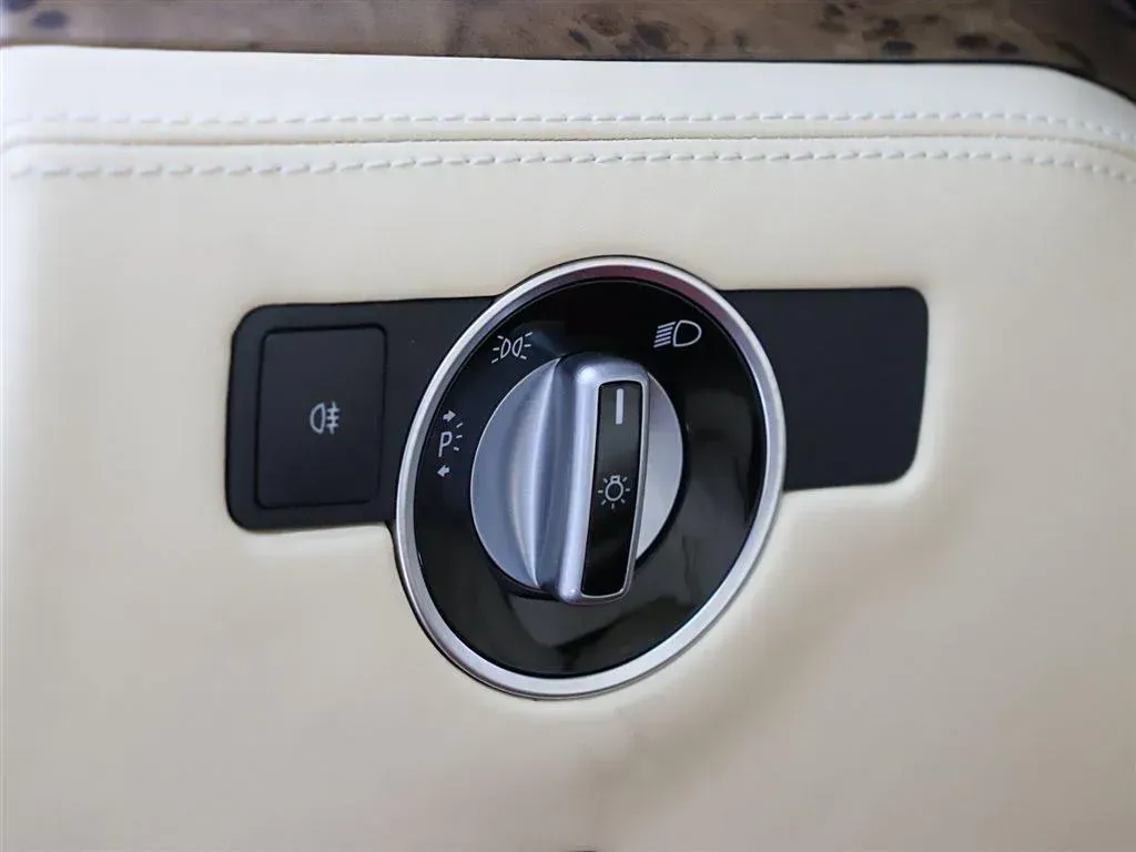 2017 Mercedes-Benz SL Class 3.0T 367HP V6 9AT,autocango,china used car exporter,china ev exporter,chinese used car exporter,chinese used ev exporter