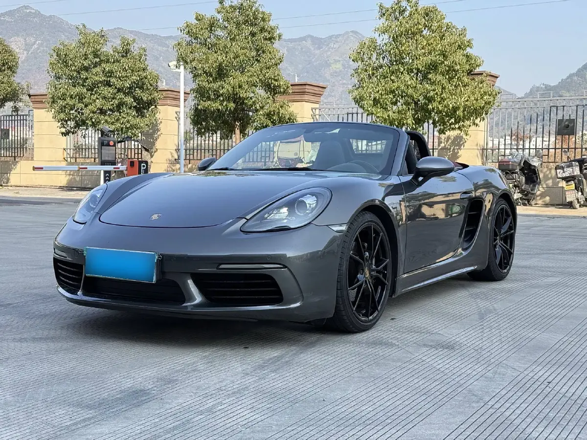 2018 Porsche 718 2.0T 250HP H4 7DCT