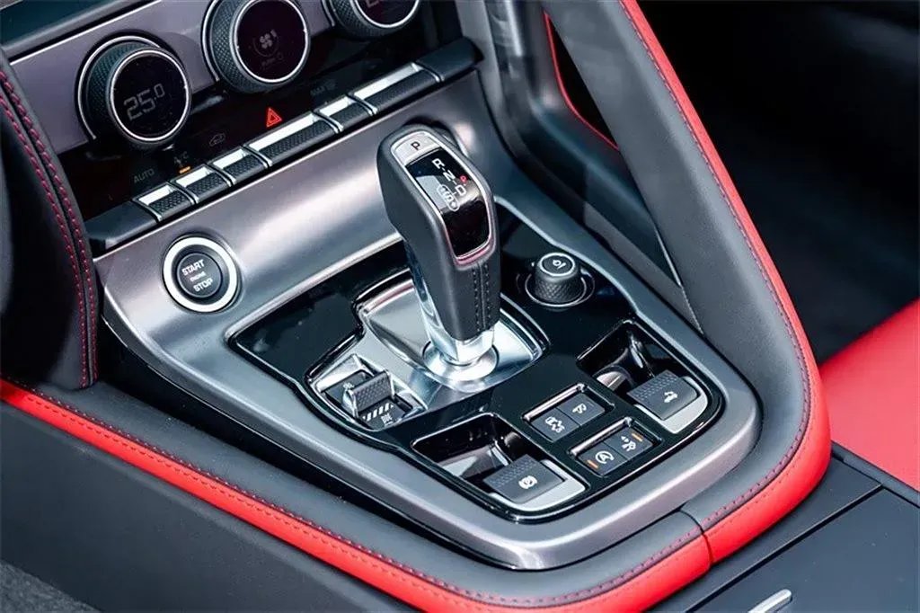 2024 Jaguar F-TYPE 2.0T 300HP L4 8AT,autocango,china used car exporter,china ev exporter,chinese used car exporter,chinese used ev exporter